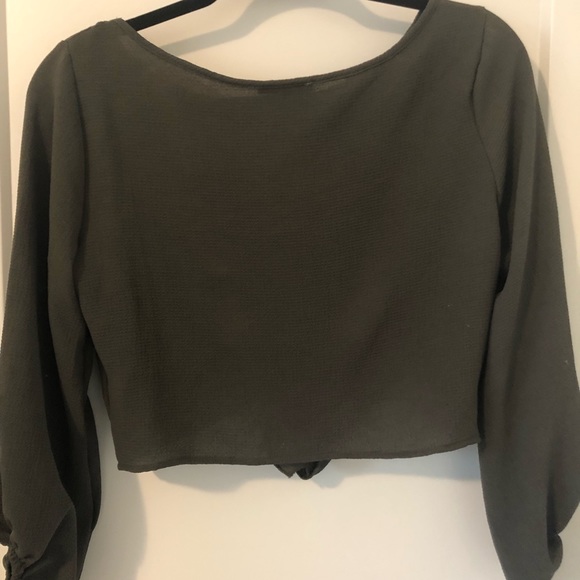 Full sleeved crop top - Picture 2 of 2